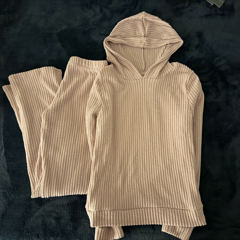 Derek Heart Ribbed Hooded Sweater in lightPink